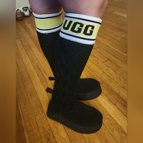 UGG Classic Sweater Letter - Picture 4 of 5